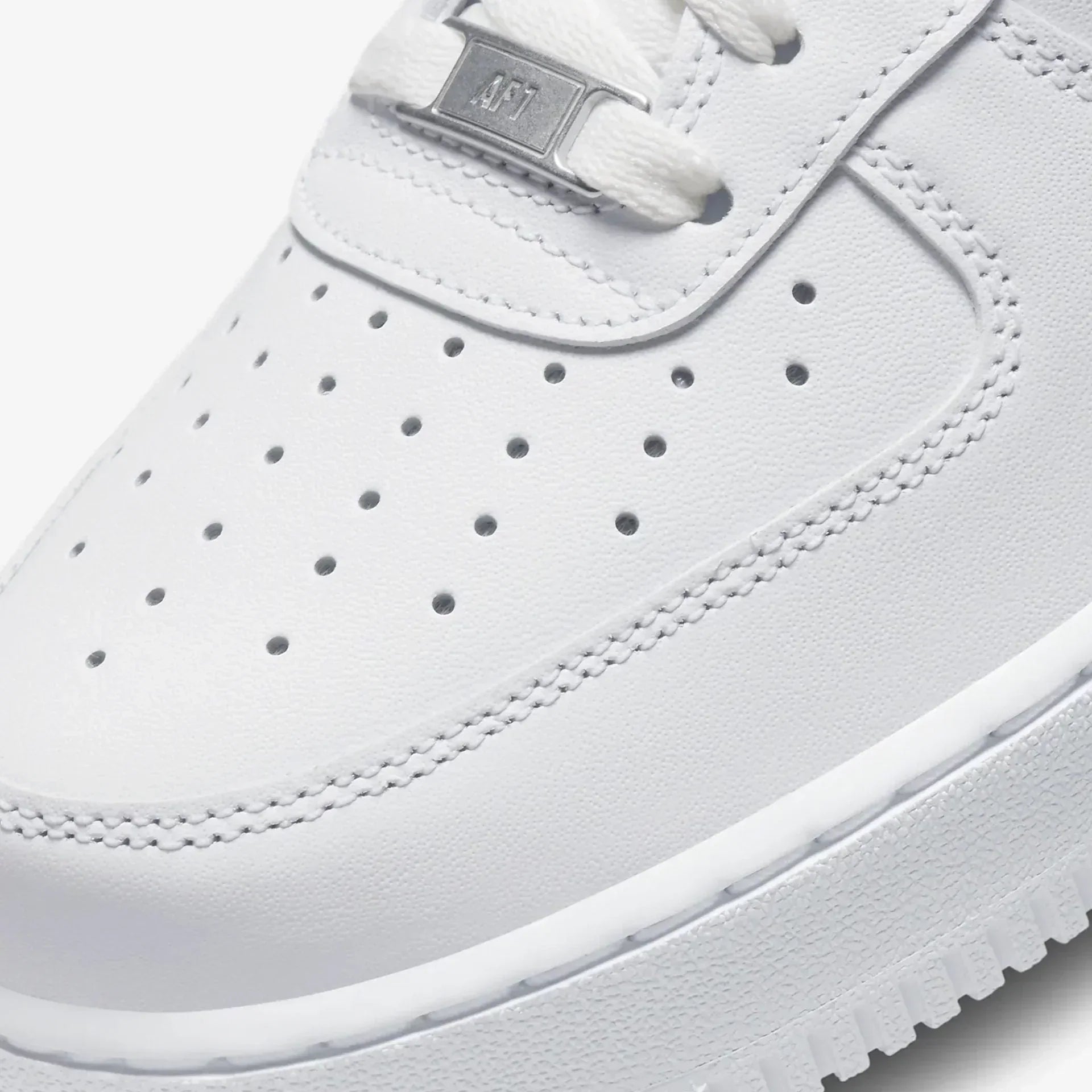 NIKE AIR FORCE 1 '07